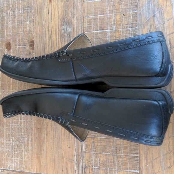 FRYE AND COMPANY LEWIS VENETIAN BLACK LEATHER LOAFER - Picture 8 of 10